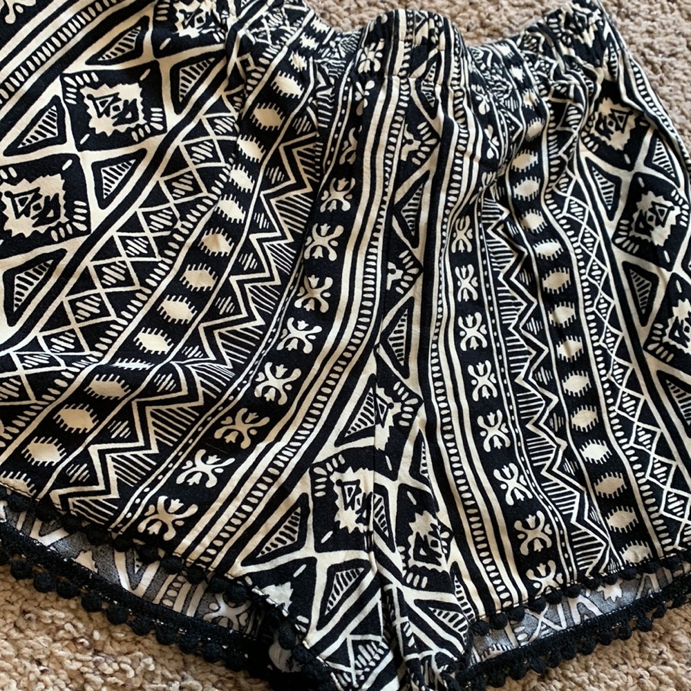 FINAL TOUCH ABSTRACT SHORTS - Picture 2 of 2